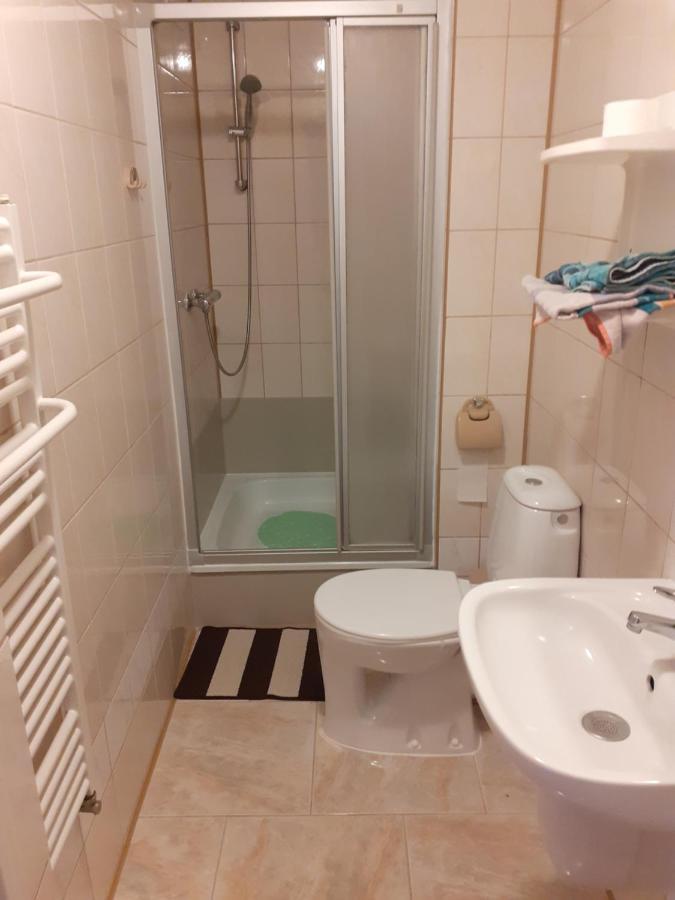 Wynajem apartamentów i pokoi. Ustronie Morskie Exterior foto